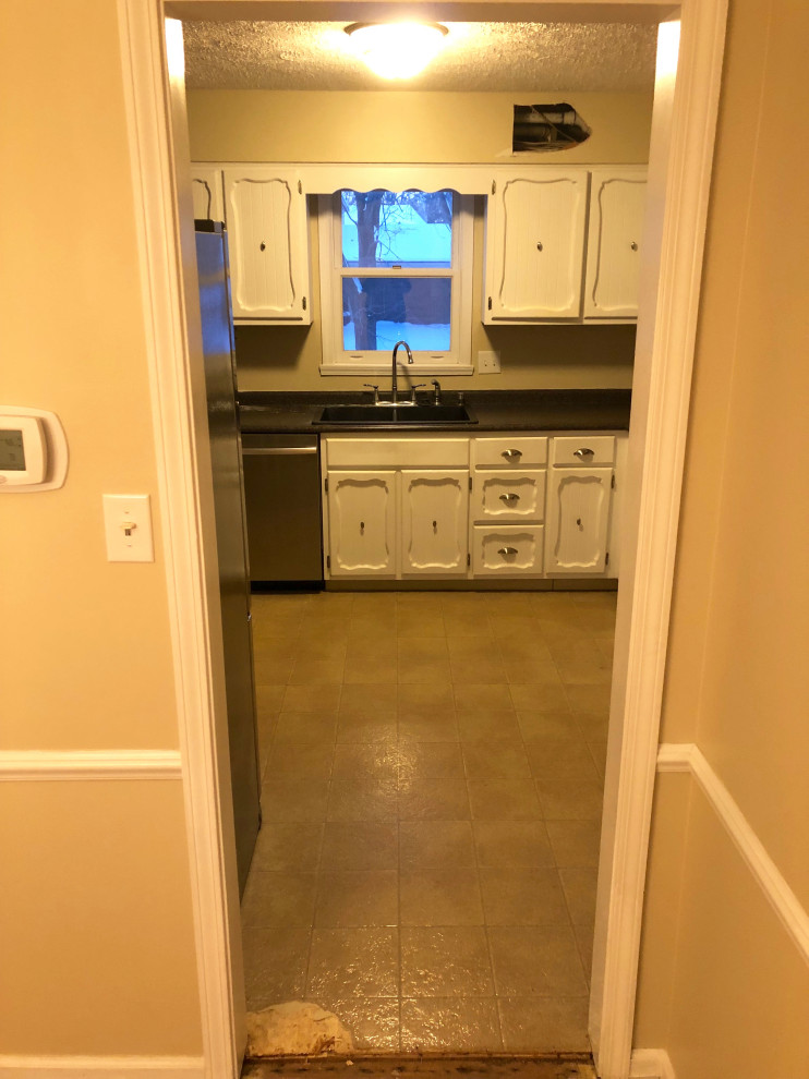 Inspiration for a transitional kitchen remodel in Indianapolis