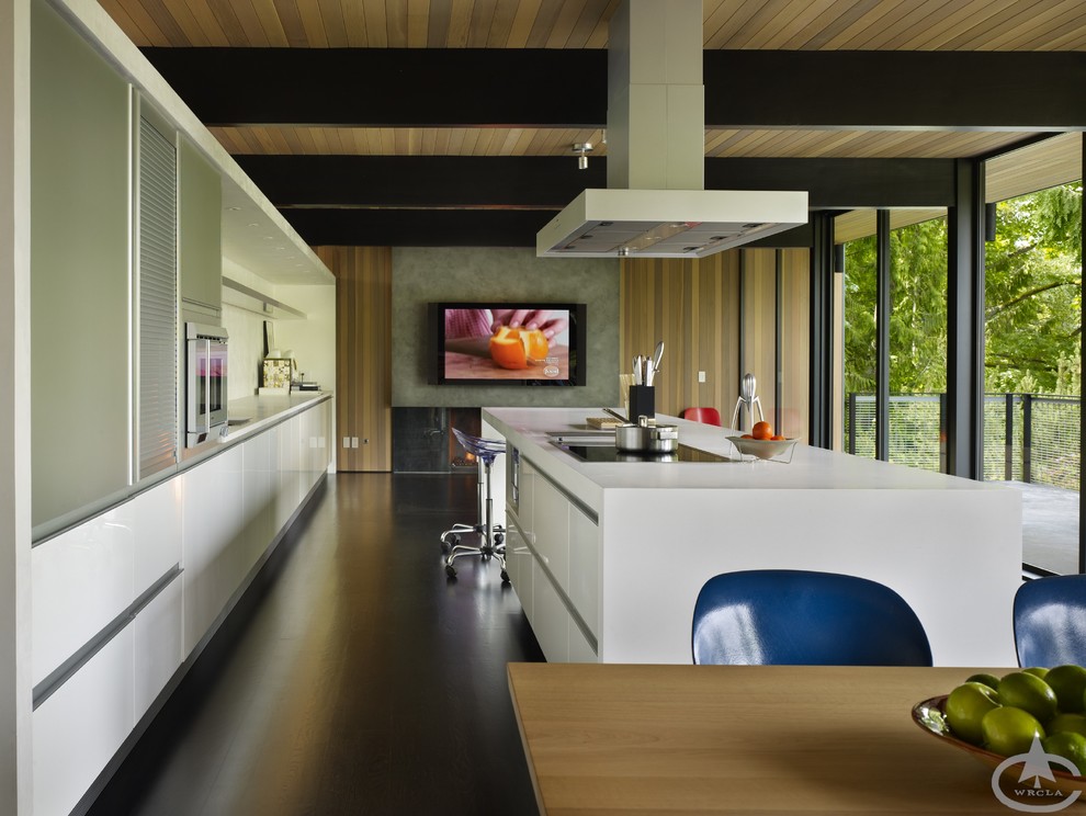 Inspiration for a midcentury kitchen in Perth.