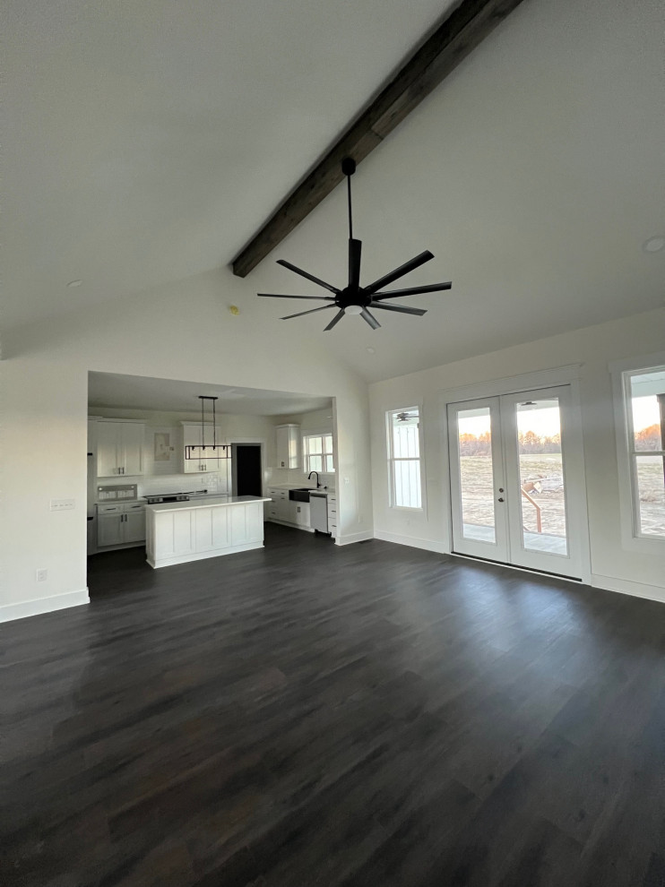 Living/Kitchen Area