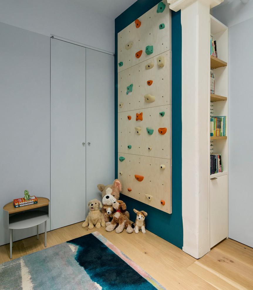 Example of a minimalist kids' room design in New York