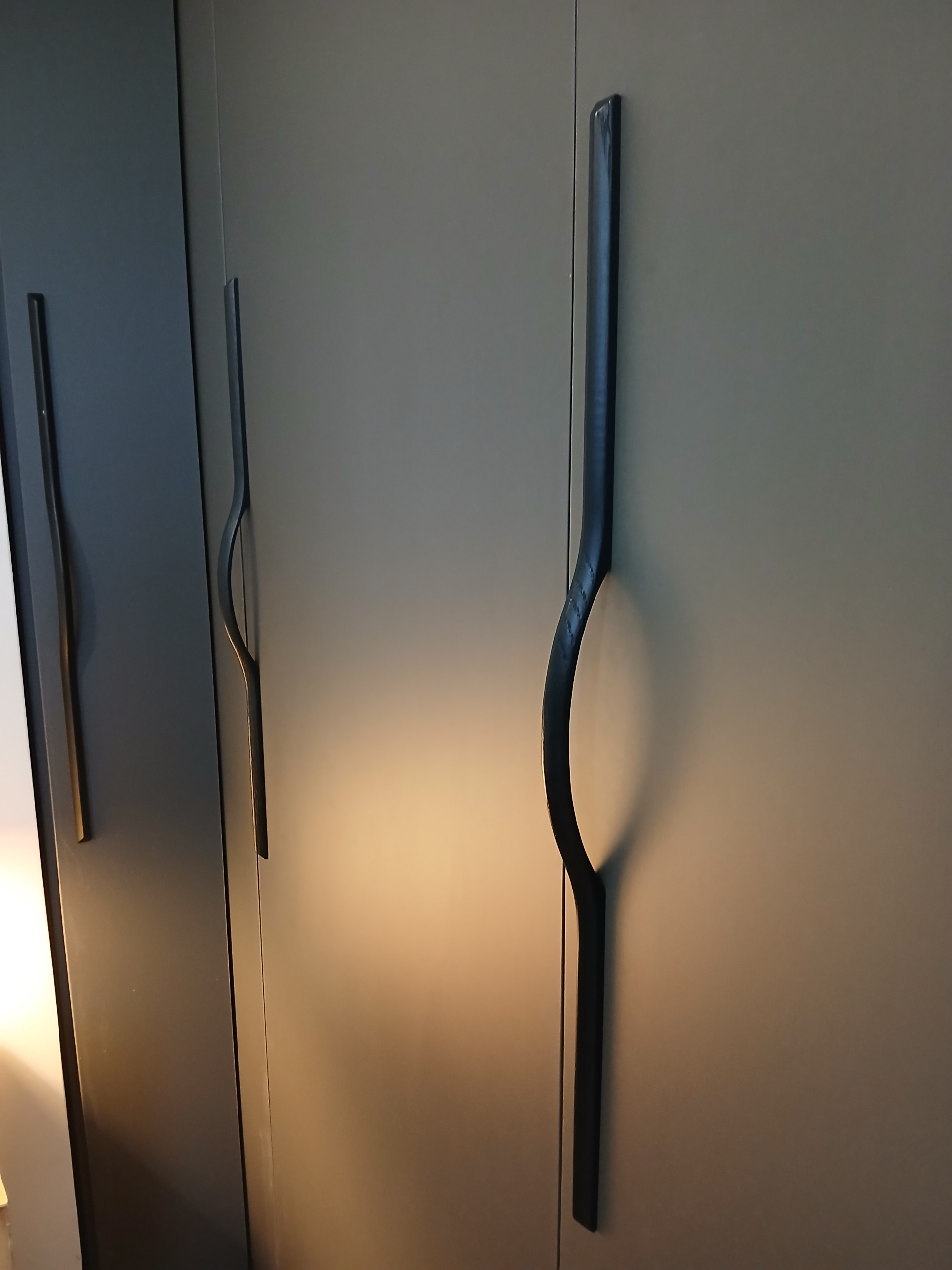 dressing sur mesure avec porte cachée