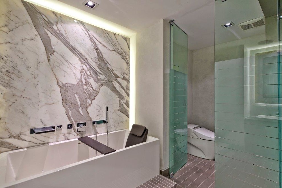 Idée de décoration pour une salle de bain de taille moyenne.