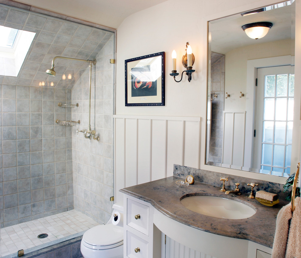 Mid-sized traditional 3/4 bathroom in New York with white cabinets, an alcove shower, white walls, an undermount sink, recessed-panel cabinets, granite benchtops, a one-piece toilet, gray tile and ceramic tile.