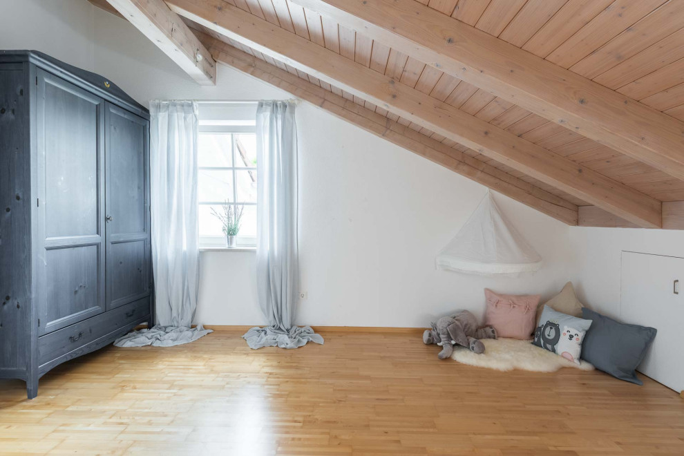 Großes Landhaus Kinderzimmer in Sonstige