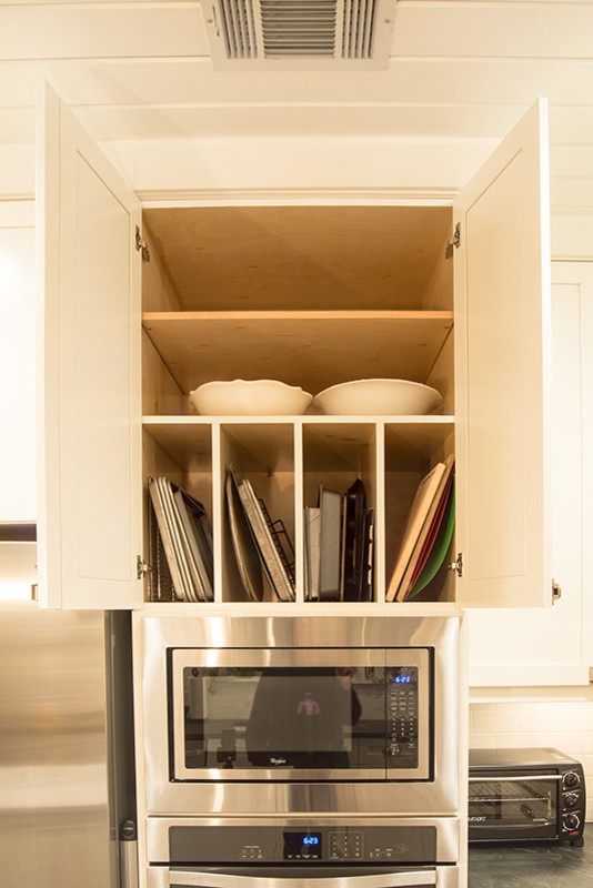 Transitional eat-in kitchen photo in Austin with shaker cabinets and white cabinets