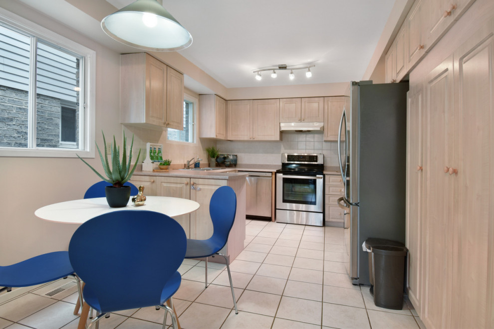 Kitchen - kitchen idea in Toronto