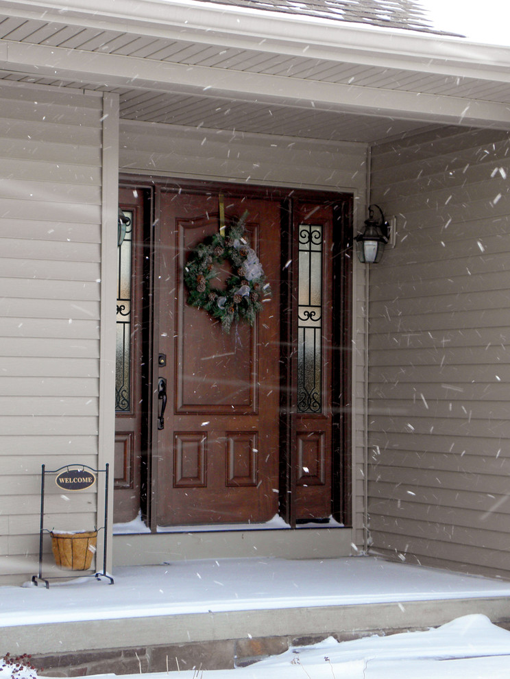 Mountain style entryway photo in Columbus
