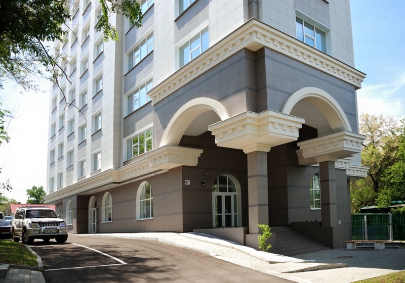 Жилой дом в городе Хабаровске. Поставка керамогранита для отделки фасада