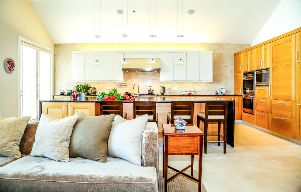 Kitchen - transitional kitchen idea in Chicago