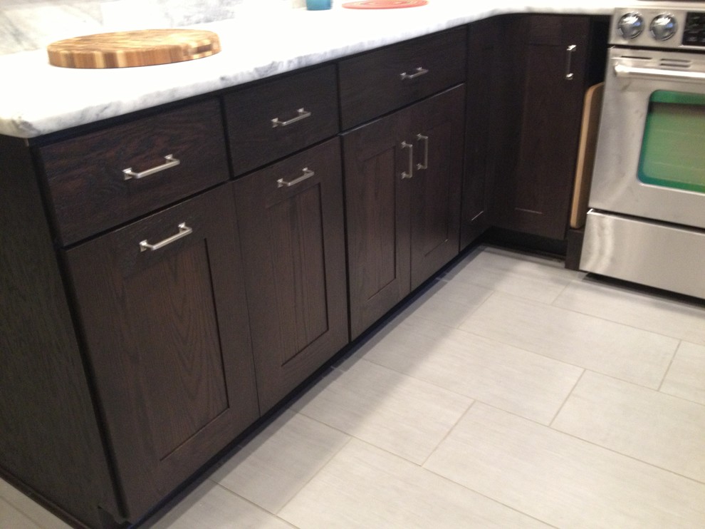 Inspiration for a transitional kitchen remodel in Detroit