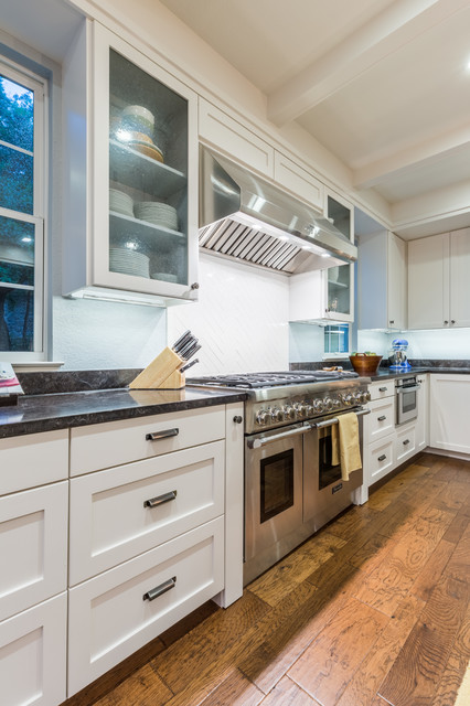 Kitchen Range Wall classique-chic-cuisine
