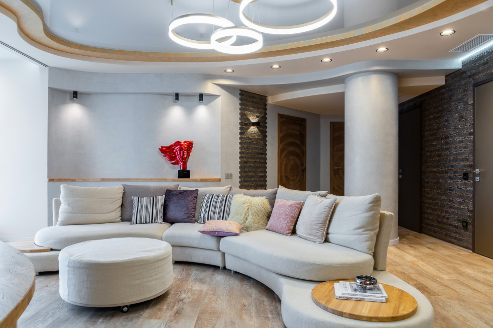 Разные полюса.