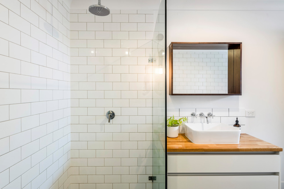 Inspiration for a contemporary bathroom in Brisbane.