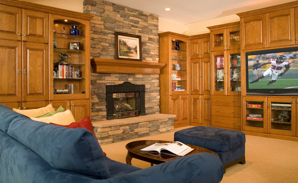 This is an example of a traditional family room in Seattle.