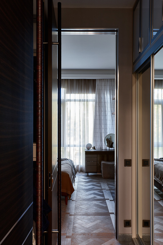 Вид спальни из санузла