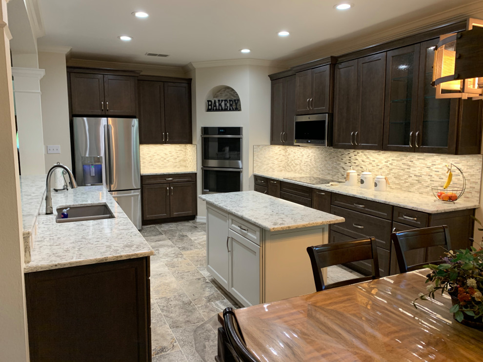 Transitional kitchen photo in Austin