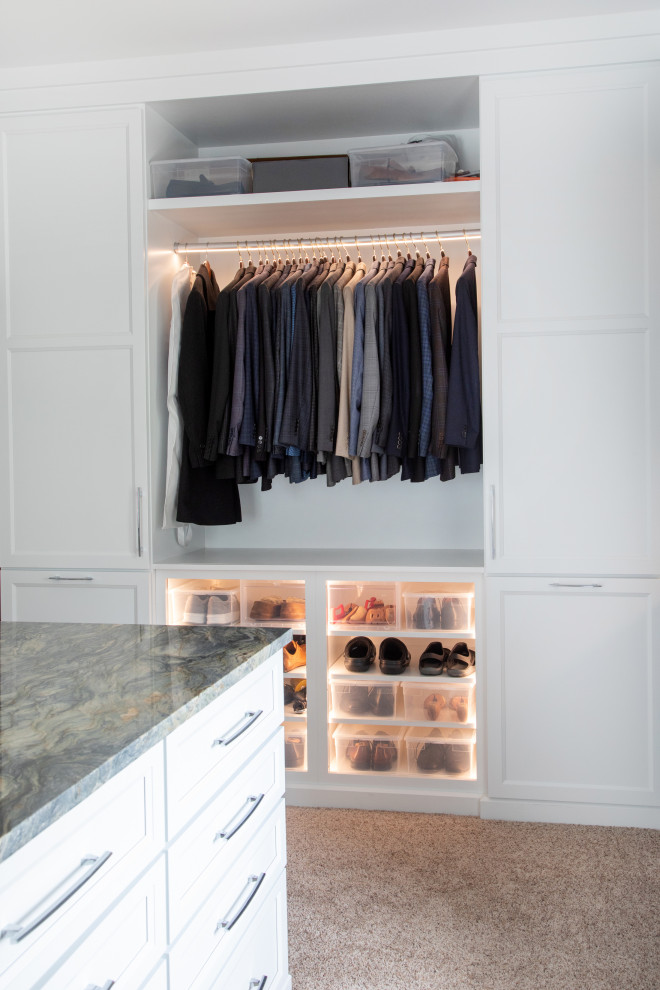 Design ideas for a beach style storage and wardrobe in Milwaukee.
