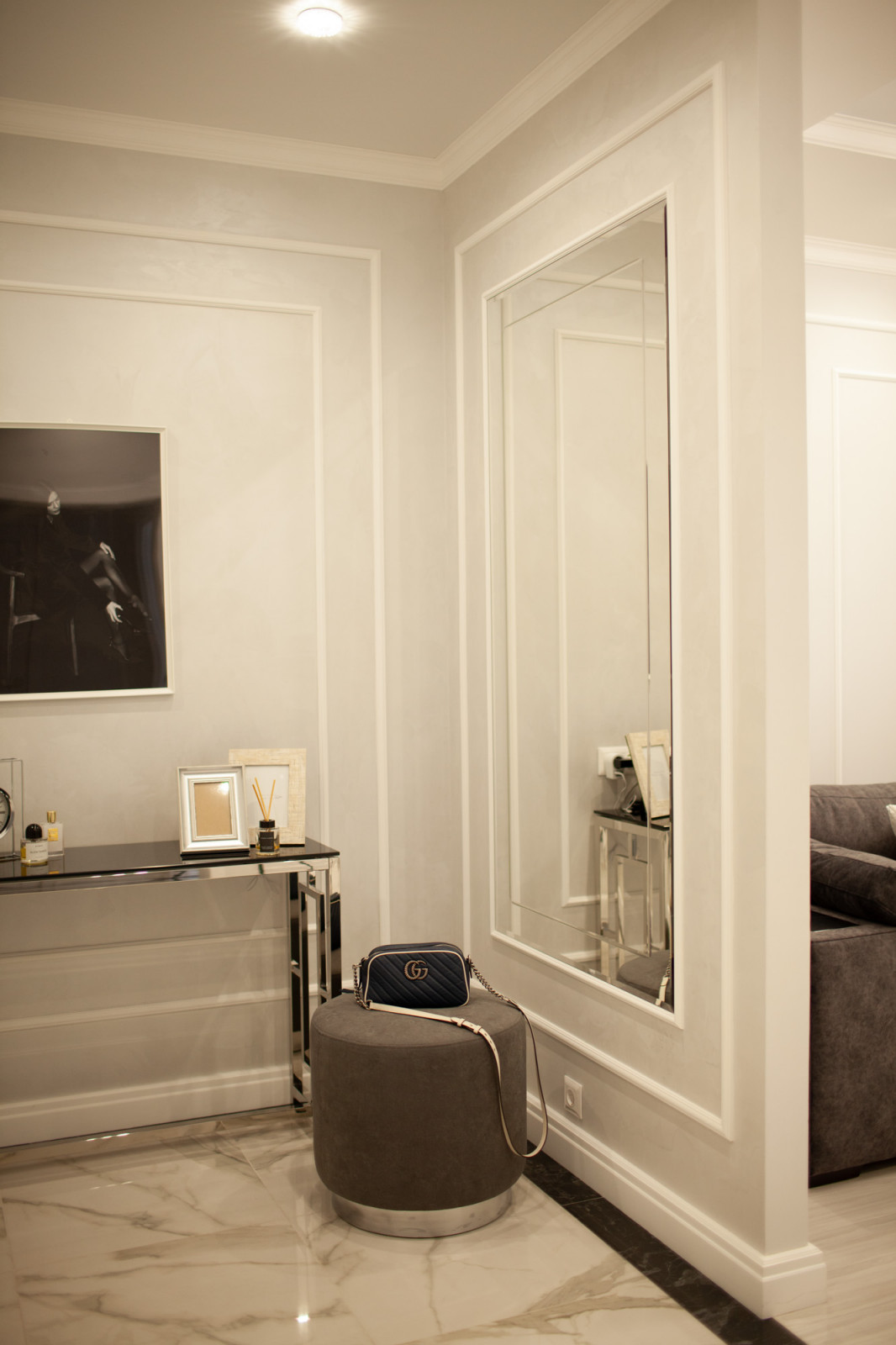 квартира в черно белых тонах