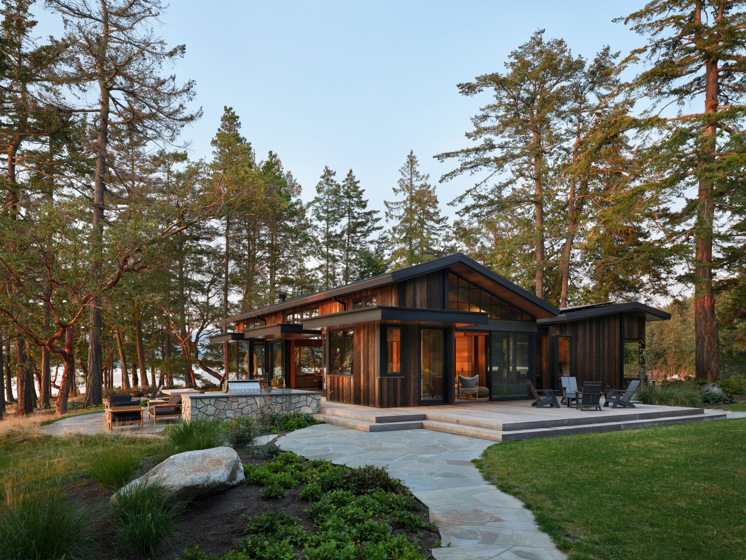 Houzz Tour: Modern Island Home With Cabin Style, image size:2560x1920
