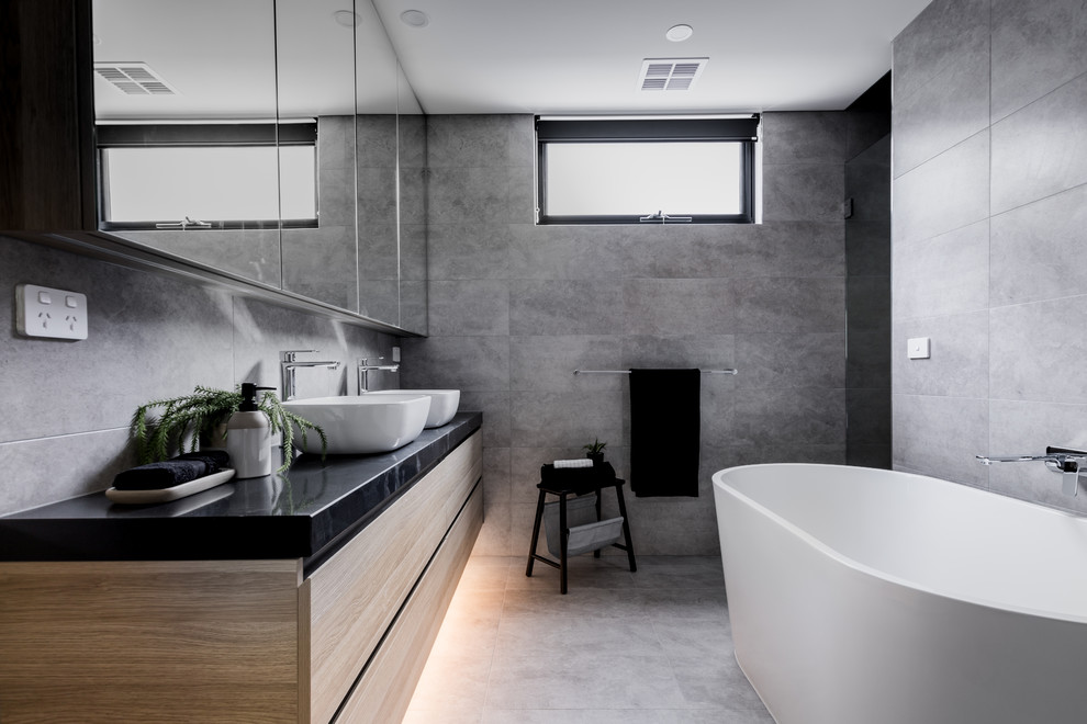 Design ideas for a modern bathroom in Melbourne.