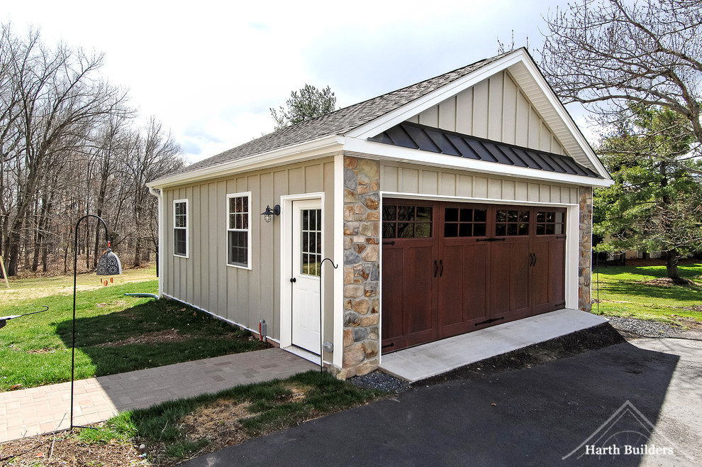 Mid-sized traditional detached one-car carport in Philadelphia.