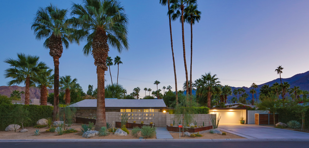 Inspiration for a mid-century modern home design remodel in Los Angeles