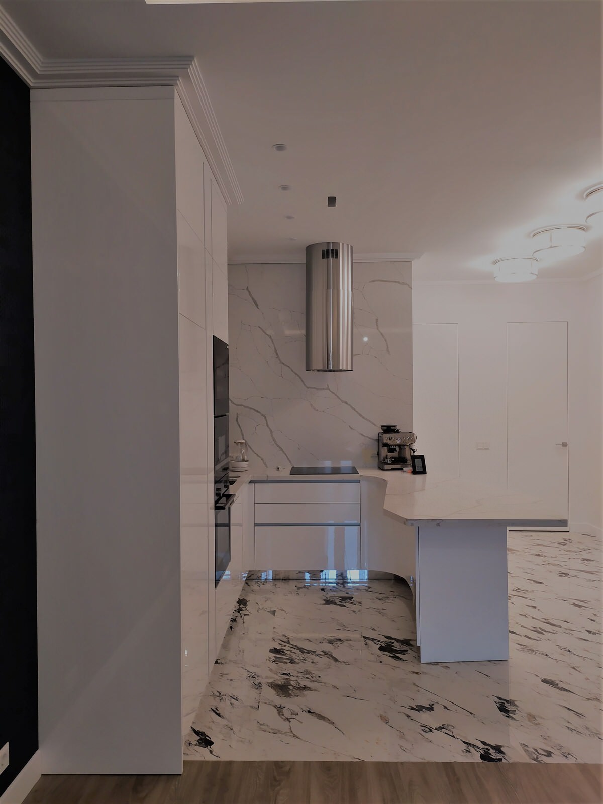 Белый глянец в ЖК Привилегия