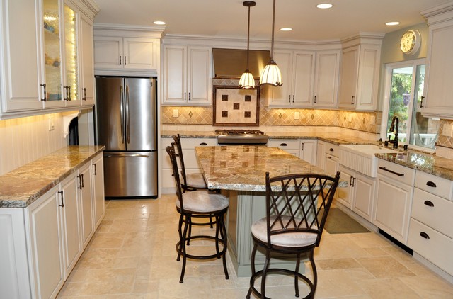 Dynasty Brookside Sq. Maple Opaque Oyster Cognac - Traditional