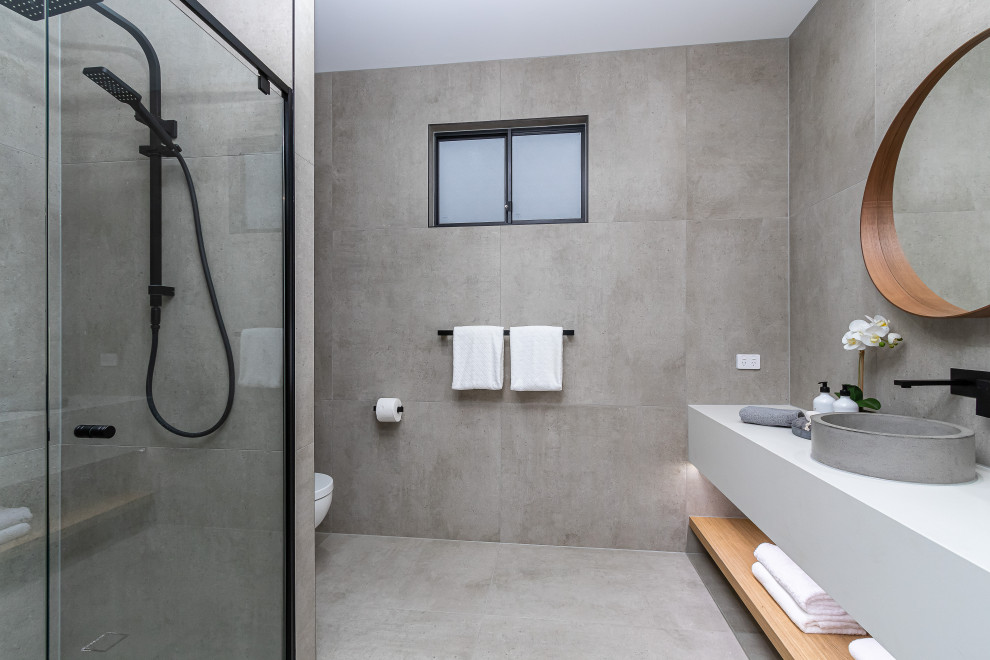 Inspiration for a contemporary bathroom in Brisbane.
