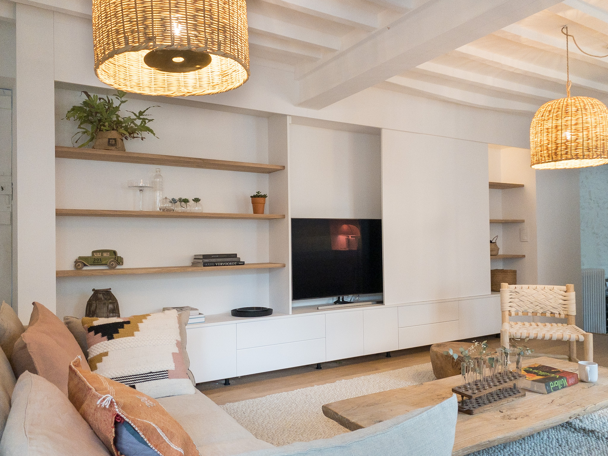 Example of a family room design in Paris