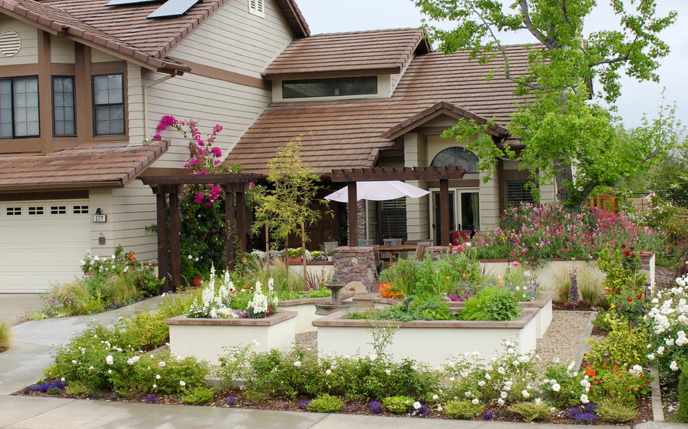 Inspiration for an eclectic home design remodel in Orange County