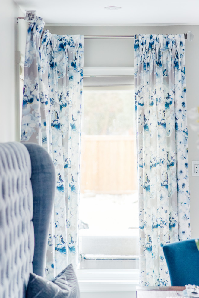 Inspiration for a transitional home design remodel in Toronto