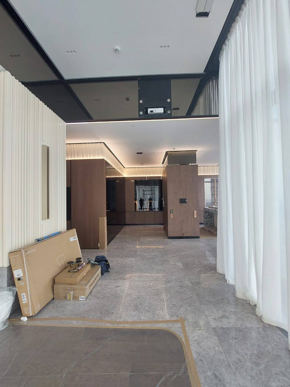 Облицовка стен панелями из стекла