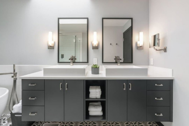 Modern Master Bathroom Remodel minimalistisch-badezimmer