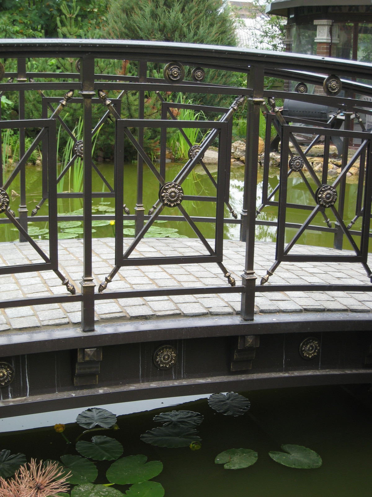 Мостик в классическом стиле