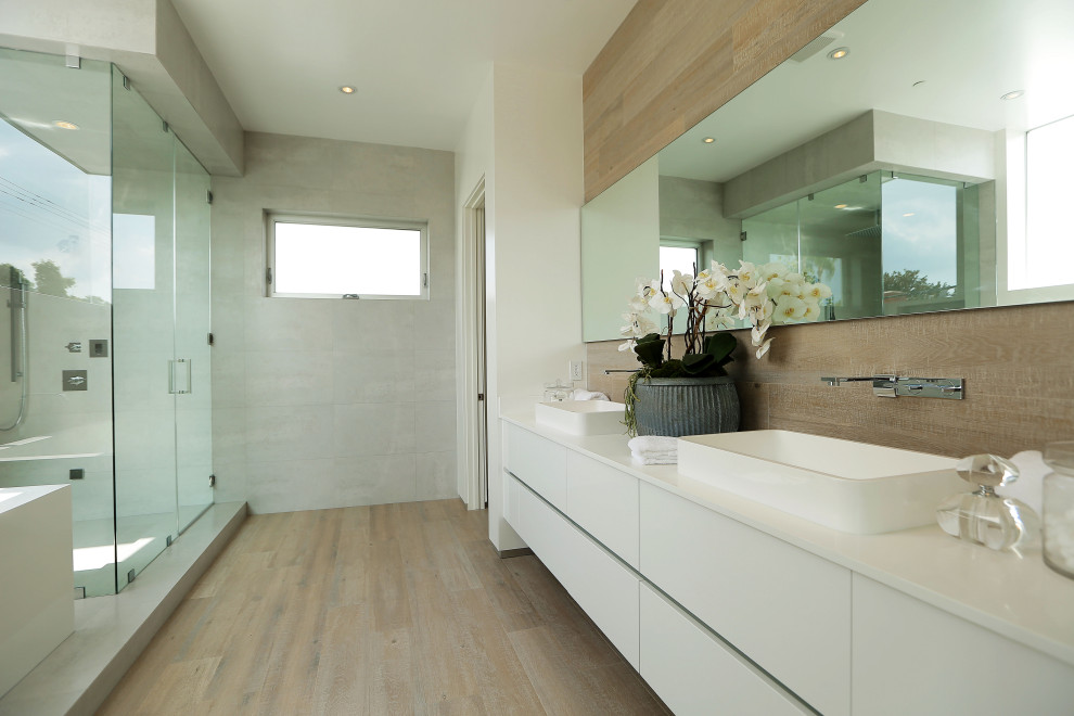 Inspiration for a contemporary bathroom in Los Angeles with a double vanity.
