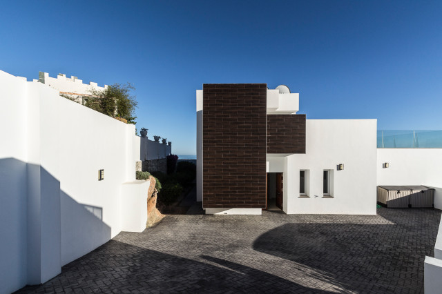 Home Staging b&aacute;sico y fotograf&iacute;a en Villa Blanca (vacacional) mediterranean-exterior
