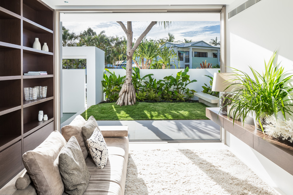 This is an example of a family room in Sunshine Coast.