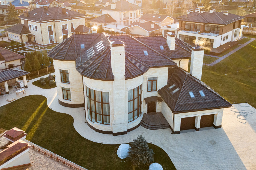 Строительство дома и отделочные работы. Дом на Новой Риге. 700 кв.м.