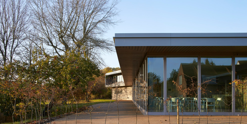 Design ideas for a modern exterior in Hertfordshire.