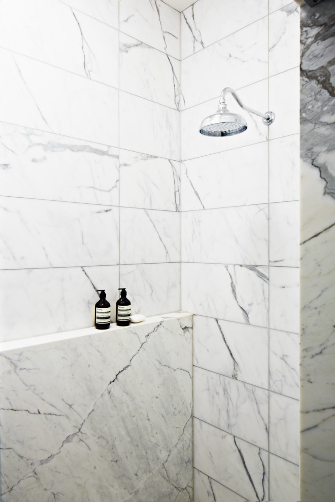 Inspiration for a transitional bathroom in Melbourne.