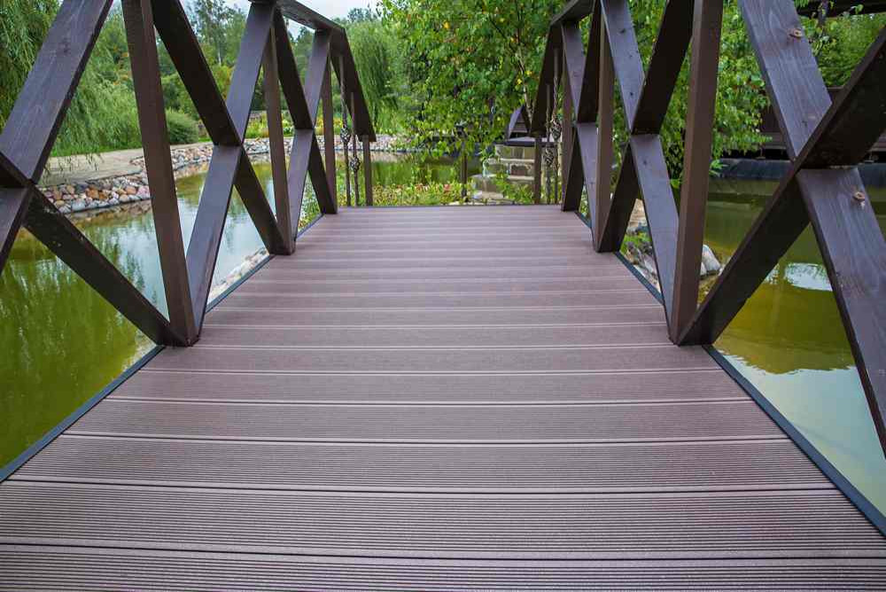 Садовые дорожки и беседка