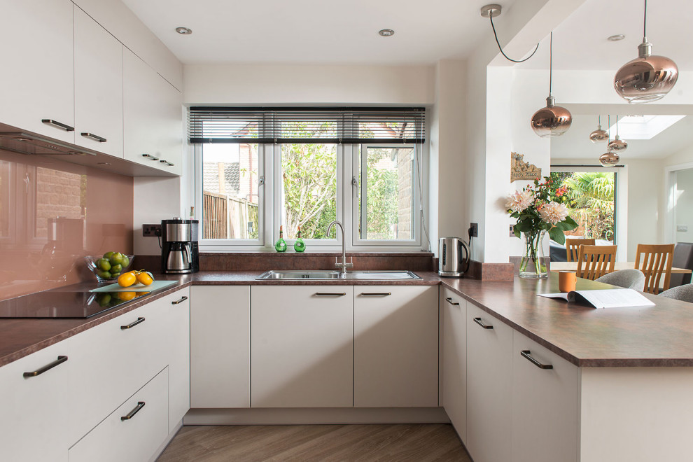 Design ideas for a modern kitchen in Other.