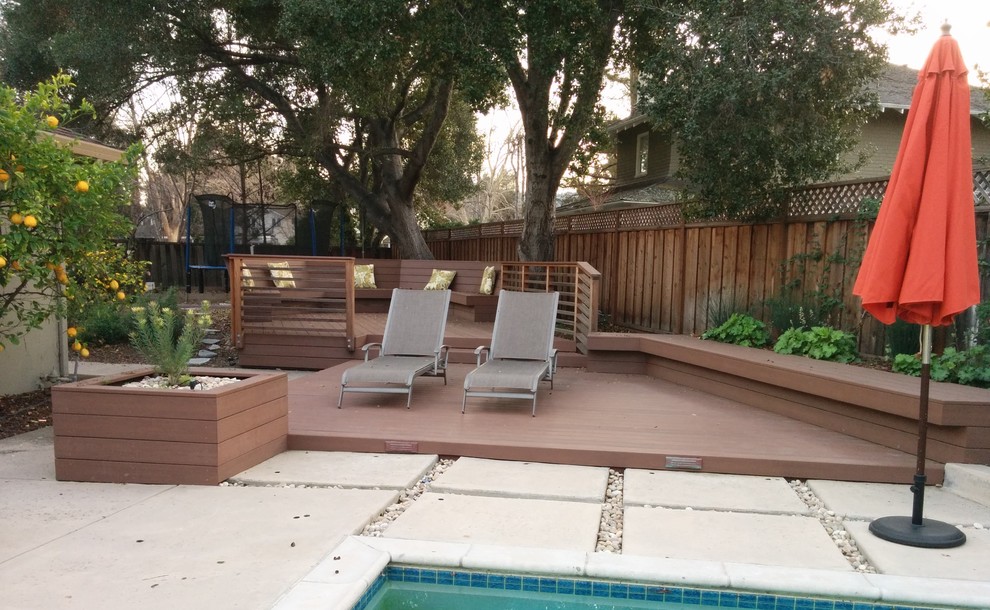 Example of a mid-sized transitional backyard deck design in San Francisco with no cover