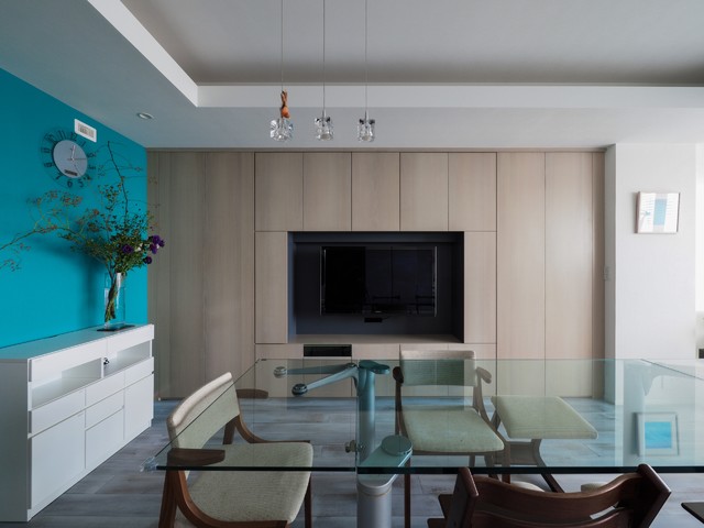 望楼の家 contemporain-salon