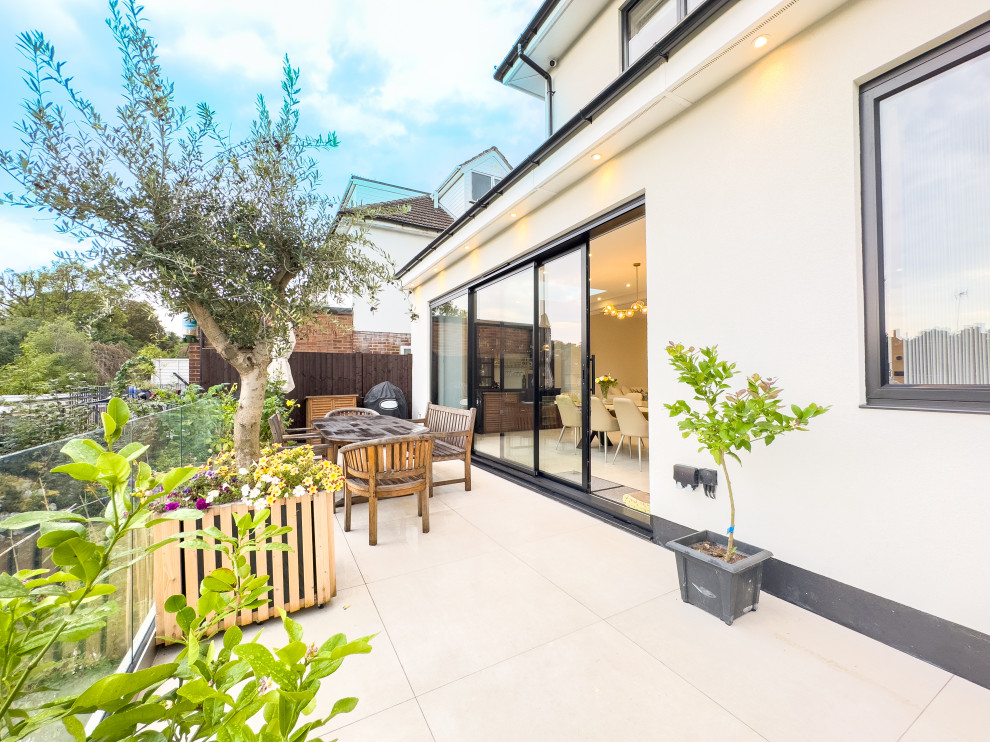 Inspiration for a balcony in Hertfordshire with a bbq area.