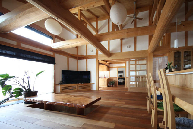 八百津の大きな招き屋根の家 soggiorno