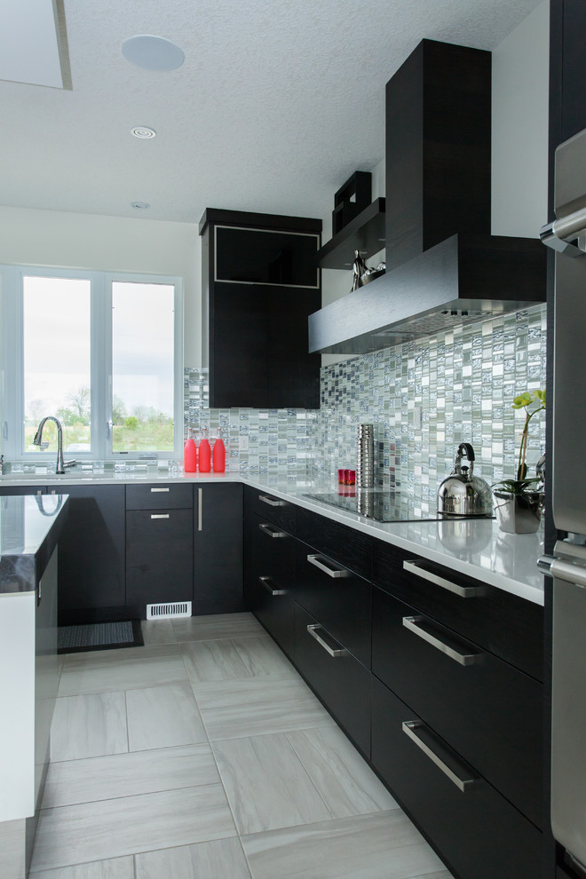 Large modern u-shaped eat-in kitchen in Toronto with an undermount sink, flat-panel cabinets, black cabinets, quartz benchtops, white splashback, metal splashback, stainless steel appliances, porcelain floors, with island, grey floor and white benchtop.