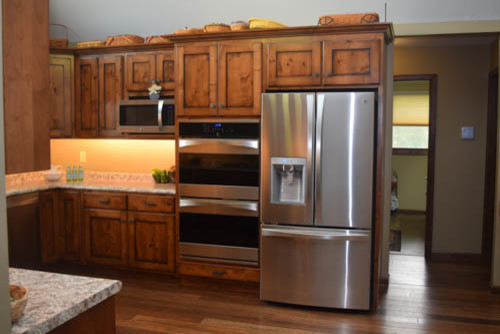 Kitchen - transitional kitchen idea in Chicago