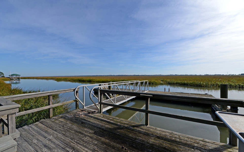 Inspiration for a timeless deck remodel in Atlanta